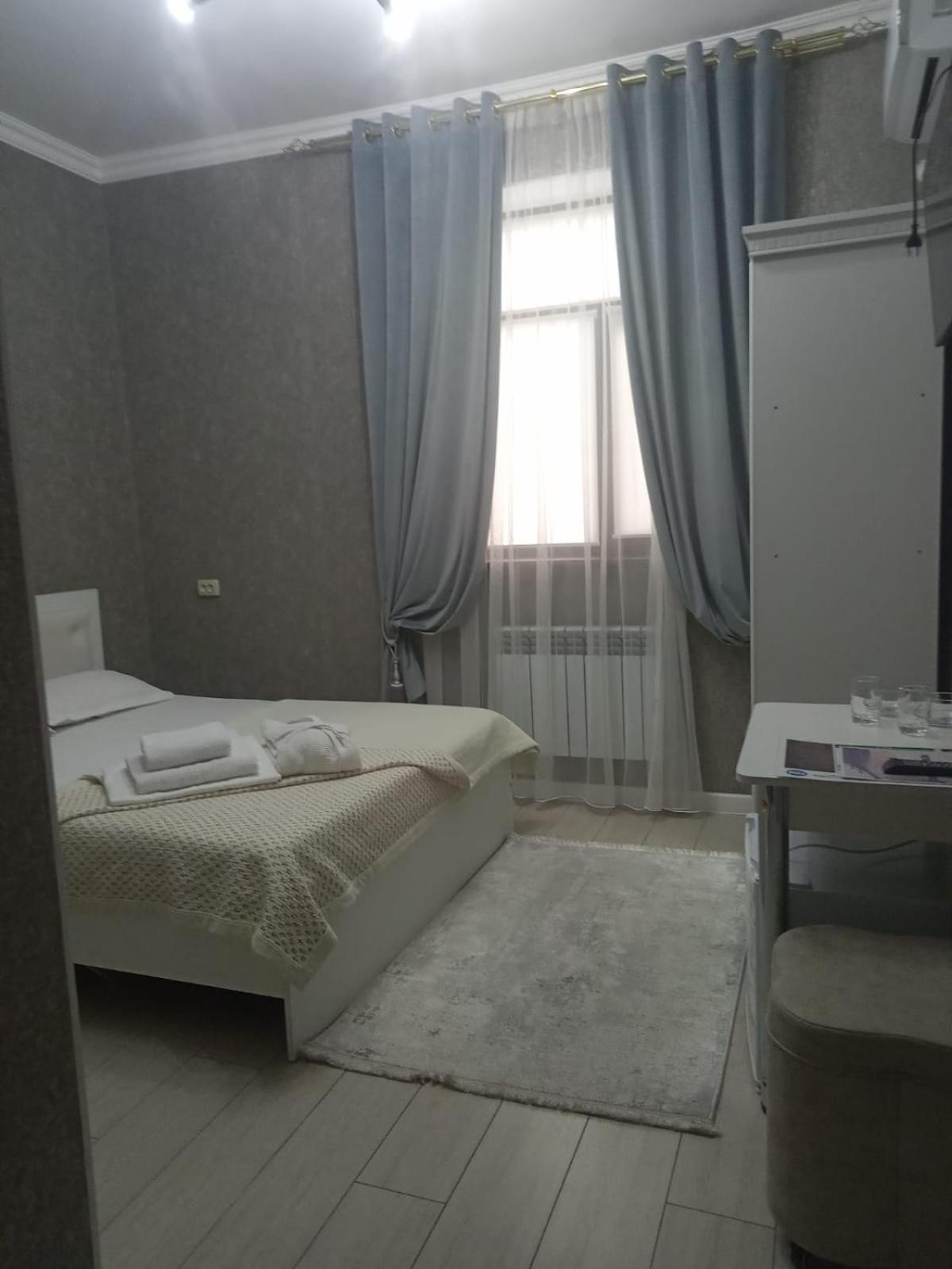 Keruen Deluxe Hotel Taraz Bagian luar foto
